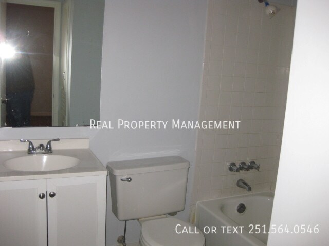 Building Photo - 1505 Deerwood Dr E
