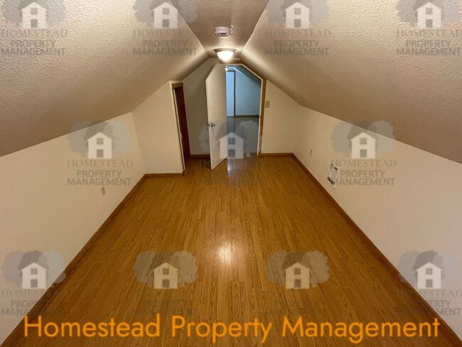 Building Photo - Room to breath!