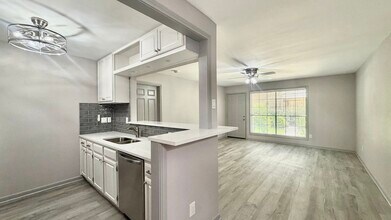 Building Photo - 1311 Antoine Dr
