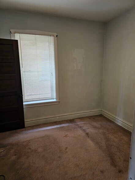 Building Photo - 1731 W Berwyn Ave