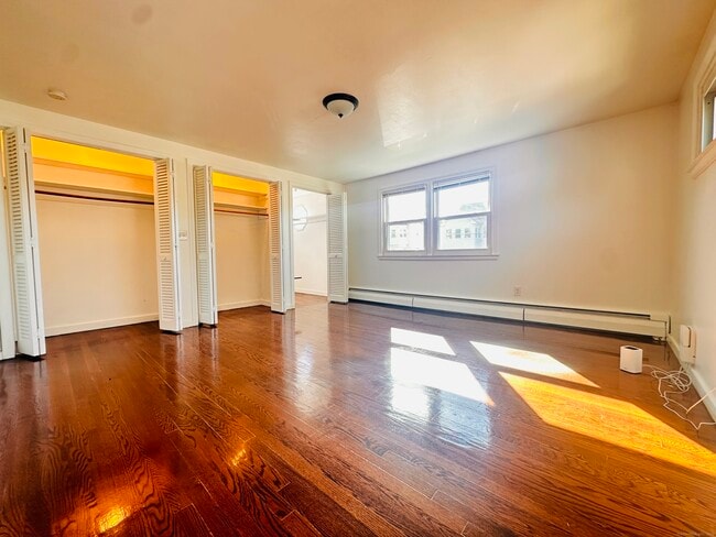 Building Photo - 266 Linwood St