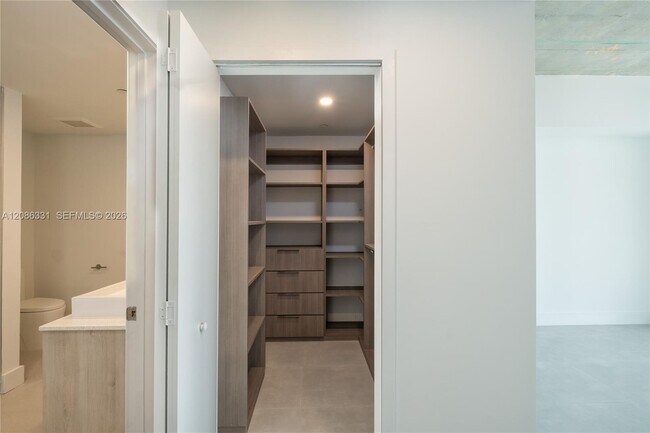 Building Photo - 13800 Highland Dr