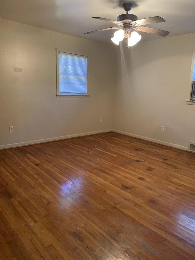 Building Photo - Charming 3-Bedroom Home with 2 Full Bathrooms in Jonesboro!