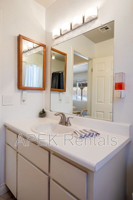 Building Photo - 61493 Desert Air Rd