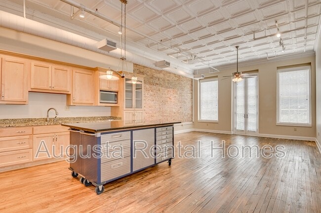 Building Photo - 1106 Broad St