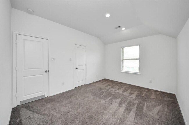 Building Photo - 24063 Hawthorn Lks Dr