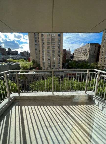 Building Photo - 151 W 93rd St