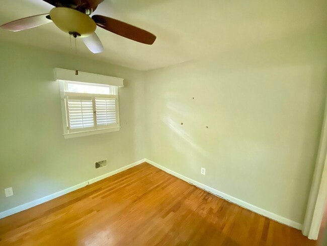 Building Photo - 1608 Riverview Rd