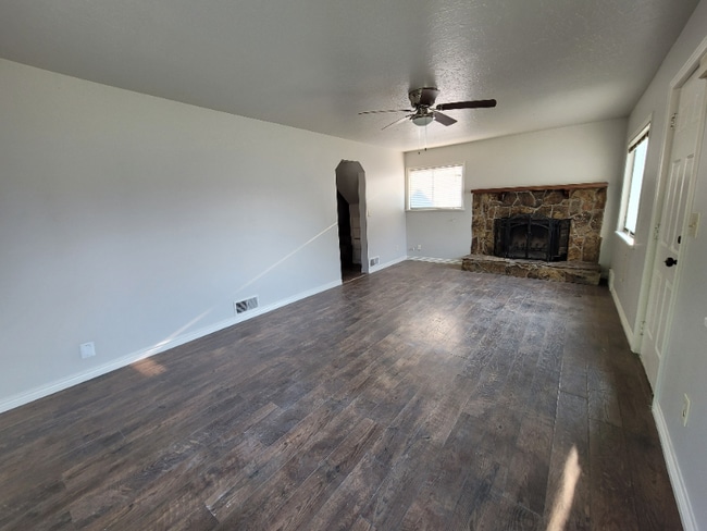 Building Photo - 549 15th St