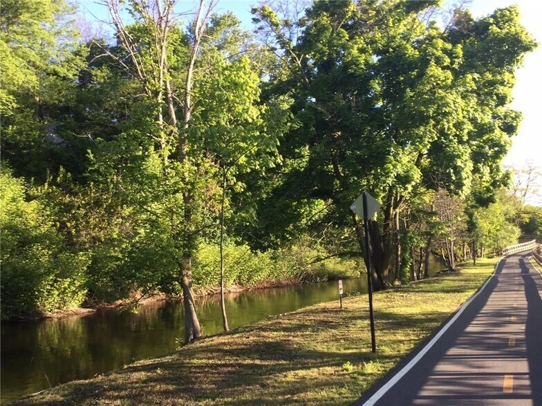 Building Photo - 23 Cutler St