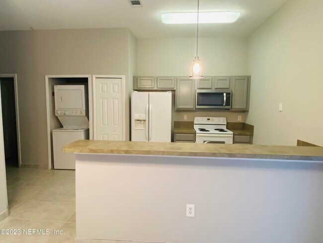Building Photo - 9505 Armelle Way