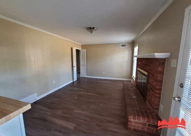 Building Photo - 5817 Lochmoor Ave