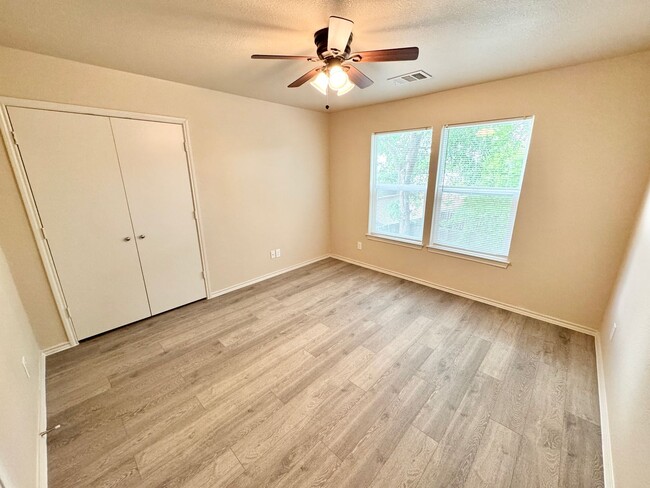 Building Photo - Updated 4 Bed 2.5 Bath Home - Close to TWU!