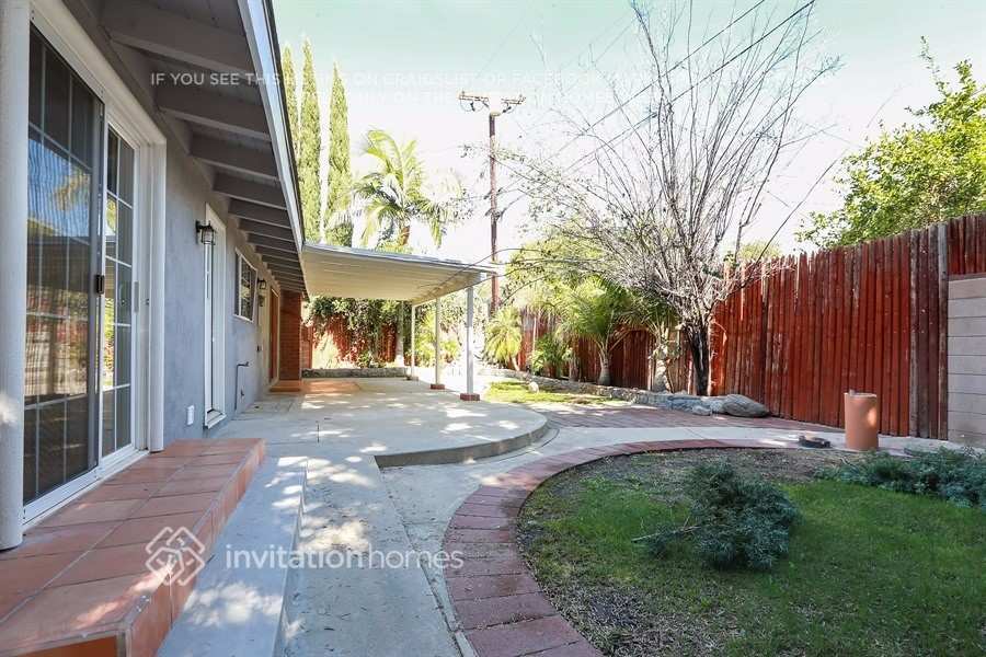 Building Photo - 8002 Crosnoe Ave