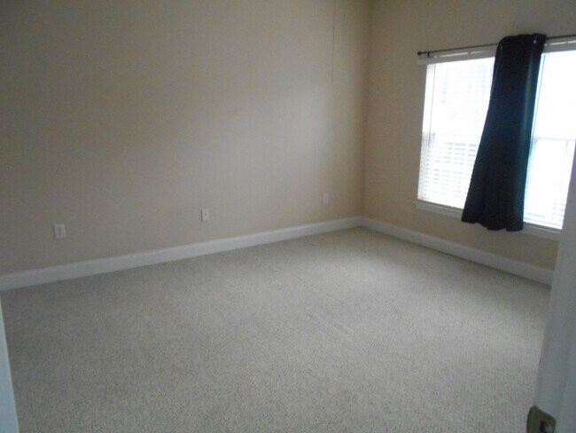 Building Photo - 3 bedroom, 2 bath condo in The Fountains