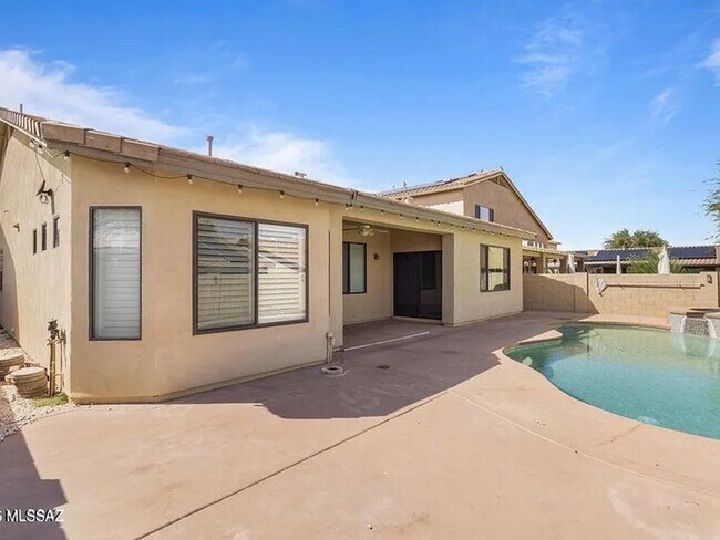Building Photo - Spacious 3BR House in Sahuarita with Pool!