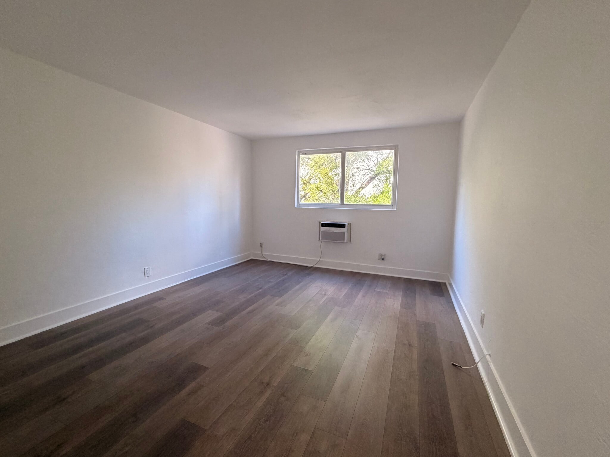 Building Photo - 132 SW 9th St