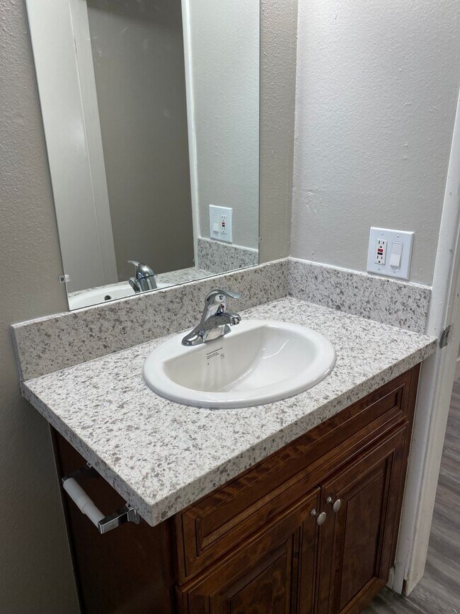 Building Photo - Large Two Story Renovated Townhouse Apartment in South Chula Vista