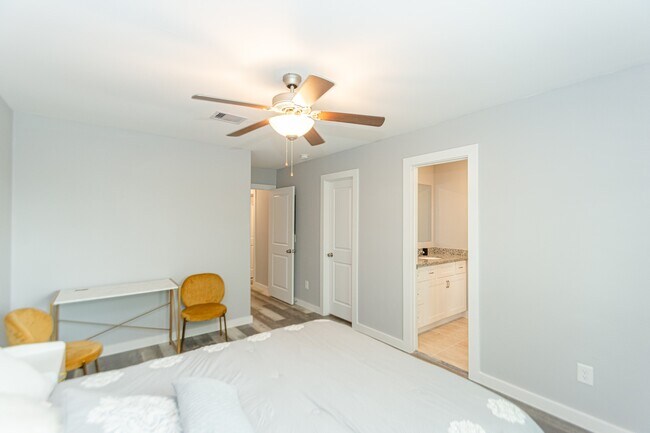 Building Photo - 618 Maple Way St