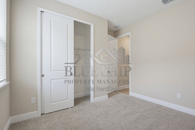 Building Photo - 1008 British Cir