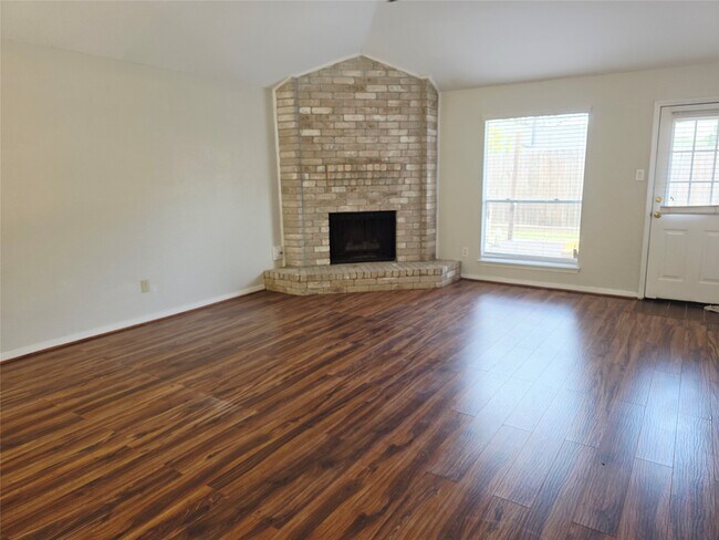 Building Photo - 15330 Oak Terrace Dr