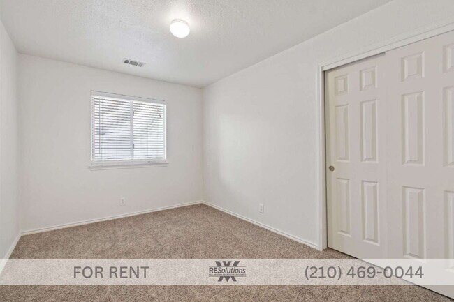 Building Photo - "Charming 3-Bedroom Home with 2 Full Baths and 1,754 Sq Ft of Comfort in Converse, TX!"