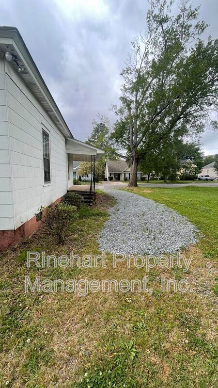 Building Photo - 140 Ebenezer Ave