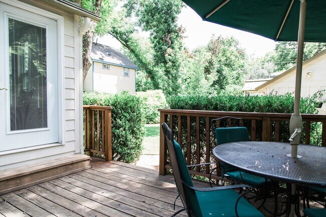 Building Photo - Hyde Park Bungalow