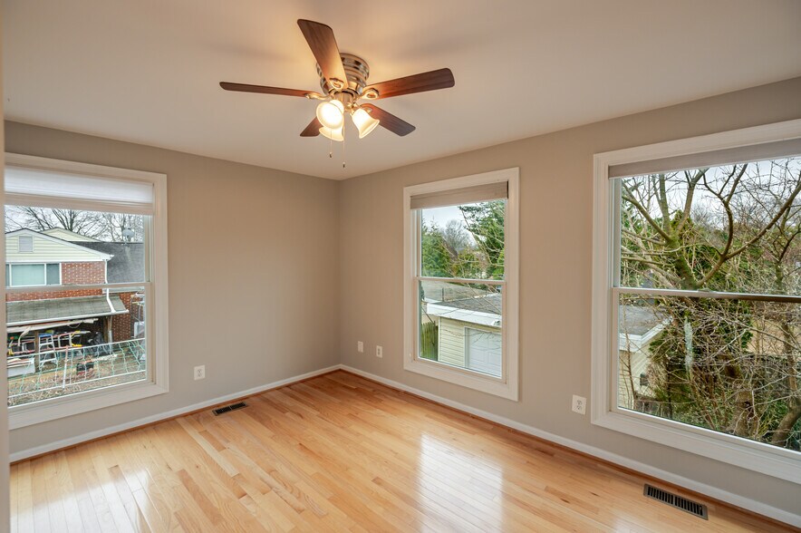 Building Photo - 5806 Flanders St