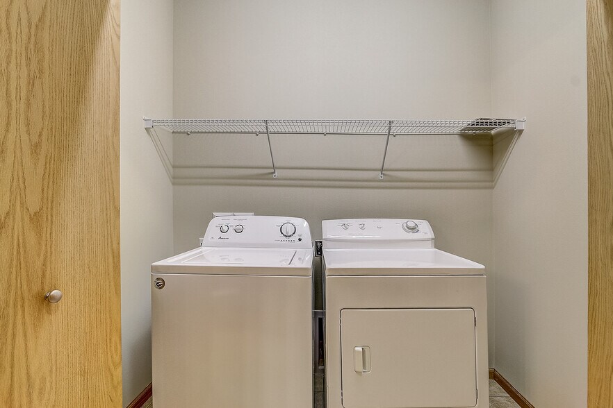 Laundry In Bath - 6809 Milwaukee St