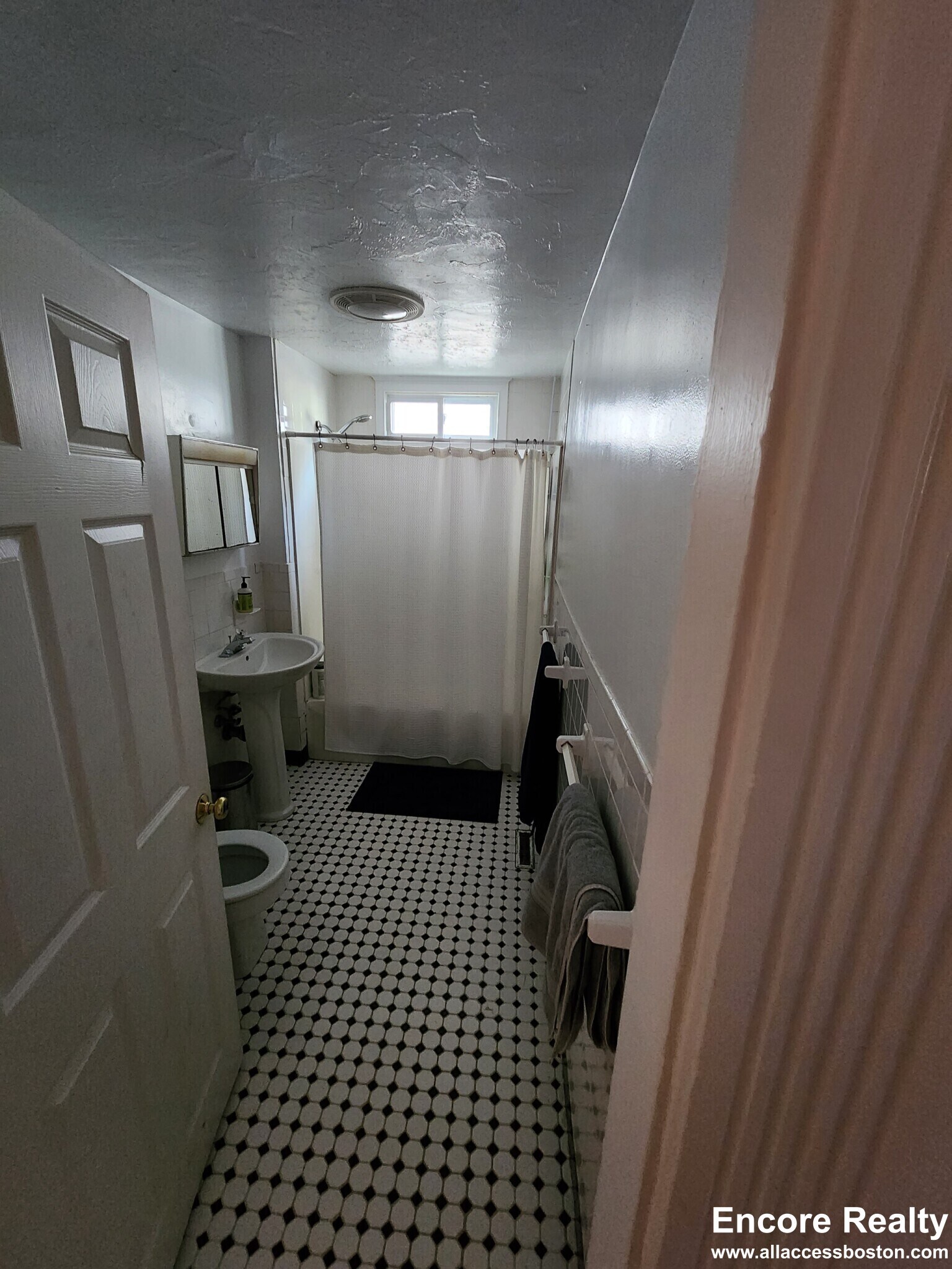 Building Photo - 51 Gardner St