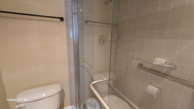 Building Photo - 2044 Yarmouth E