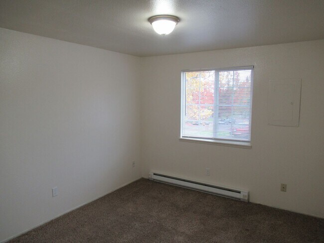 Building Photo - Nice Clean 2 bedroom in S. Salem