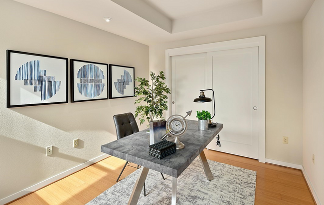 Building Photo - Beautiful Two-Bedroom Condo in Roosevelt N...