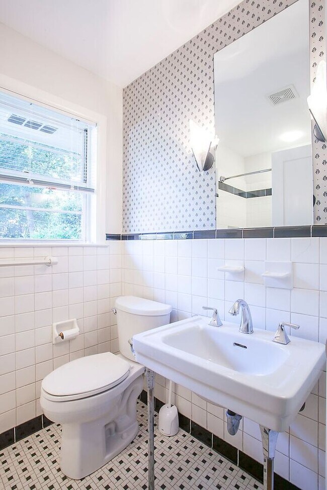 Building Photo - Druid Hills Hidden Gem! 4Bed-3 Bath, Hardwood Floors, Available NOW!