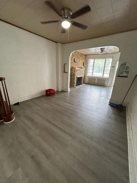 Building Photo - 814 E Pine St