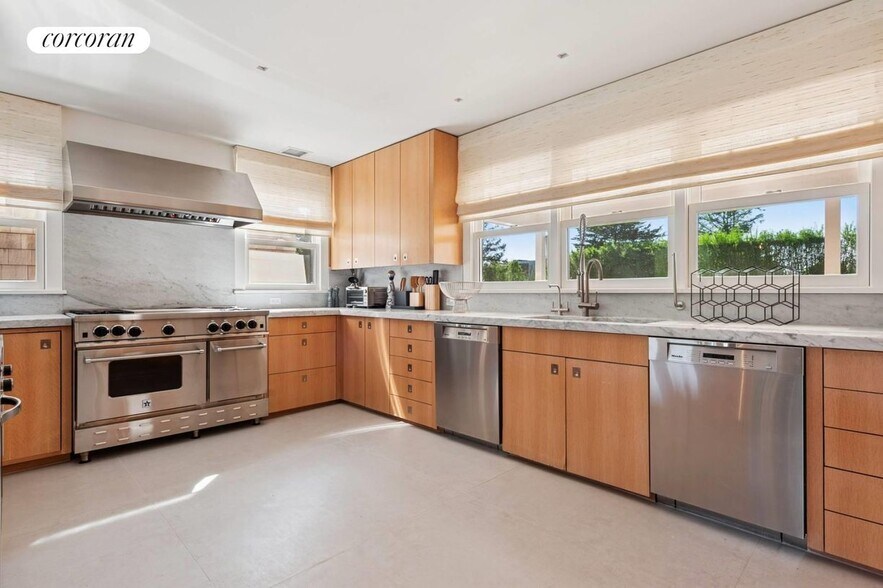 Building Photo - 25 Jobs Ln