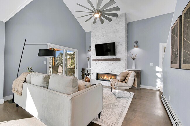 Building Photo - 28585 Evergreen Manor Dr