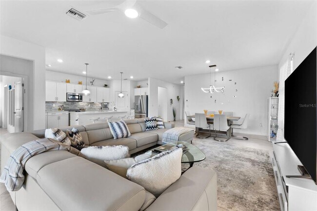 Building Photo - 10868 Sun Drop St