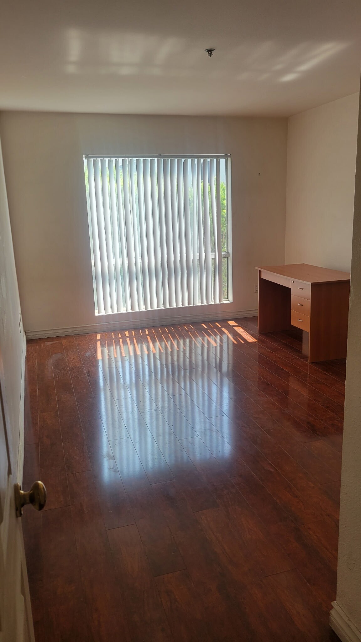 Building Photo - 10960 Ashton Ave