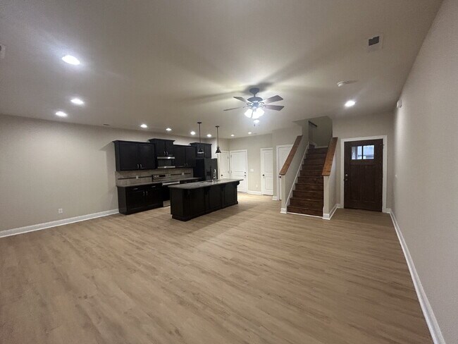 Building Photo - 3-Bedroom 2.5 Bathroom with Walk In Closets and 2-Car Garage For Rent