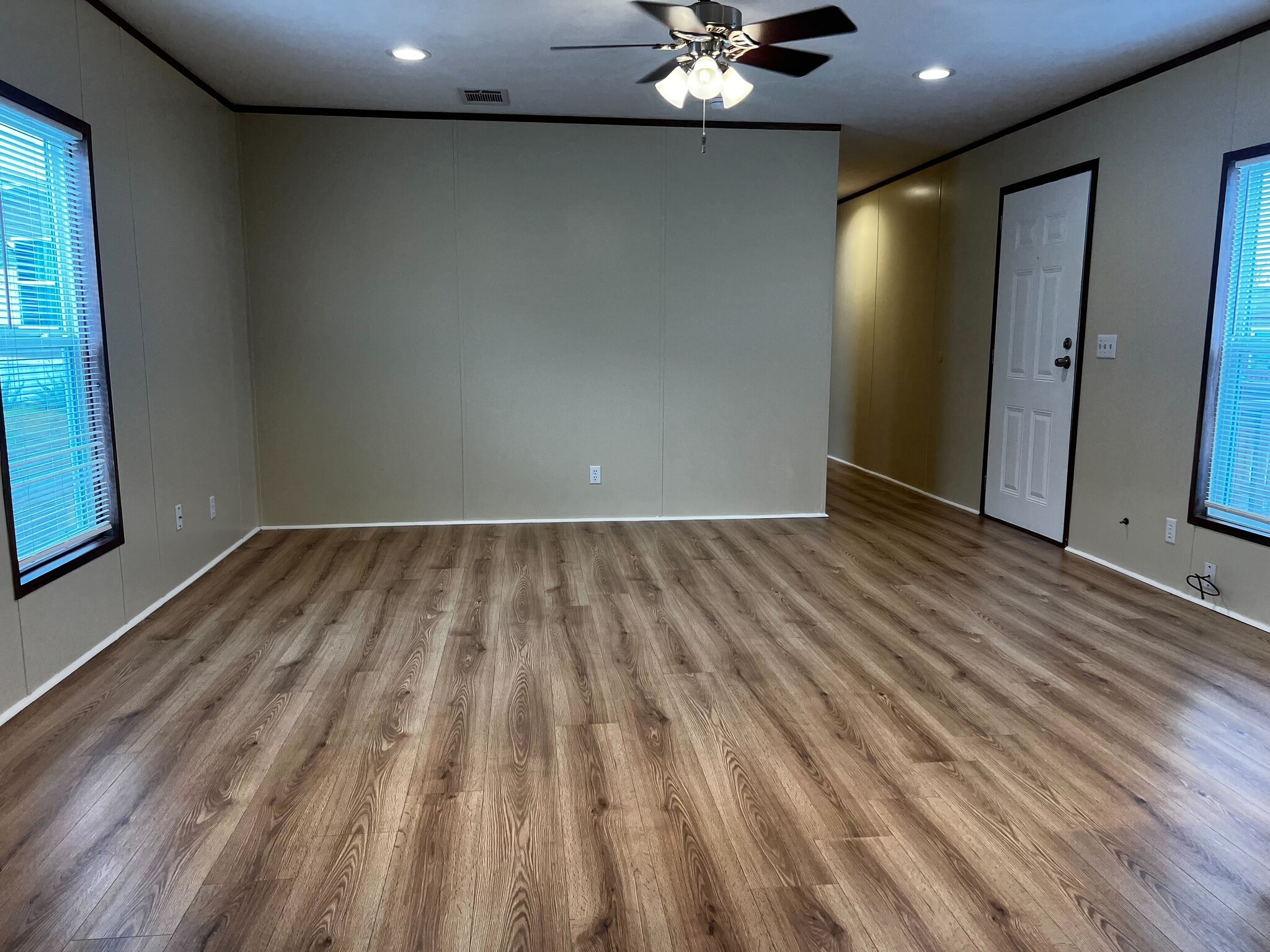 Building Photo - 709 N Collins Fwy