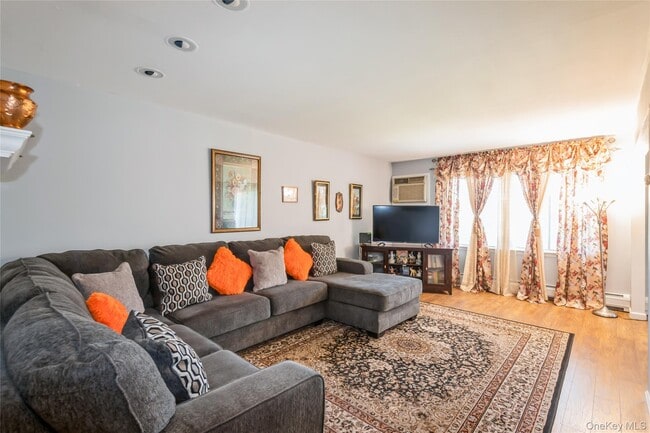 Building Photo - 138 Country Club Ln