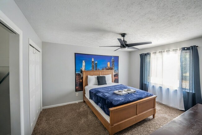 Building Photo - 725 Swamp Creek Dr