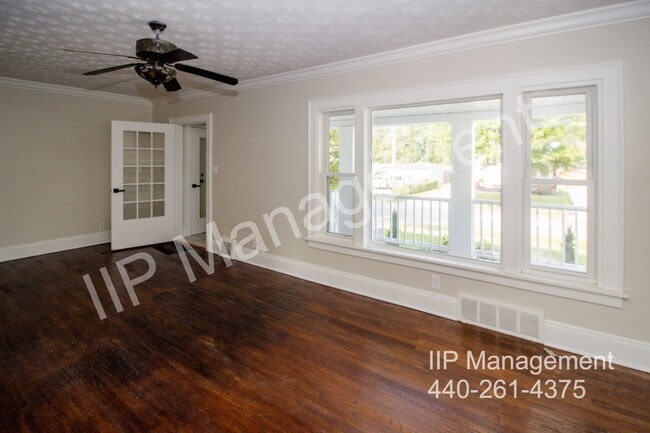 Building Photo - 2127 Rossmoor Rd