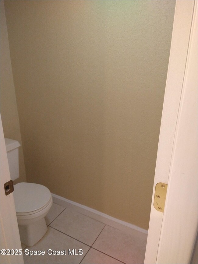 Building Photo - 1020 Pine Tree Dr