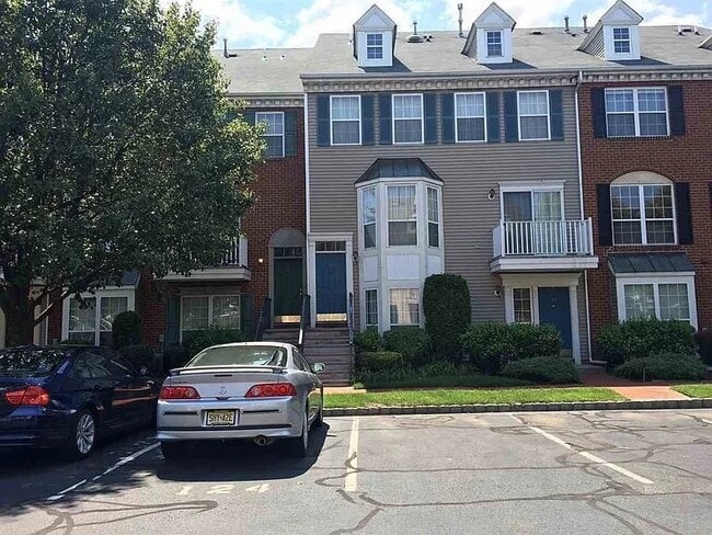 Primary Photo - 31 Cypress St