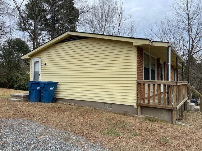 Building Photo - 3 BED, 1 BATH BRICK HOME LOCATED IN TROY