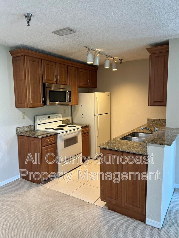 Building Photo - 10263 Gandy Blvd N