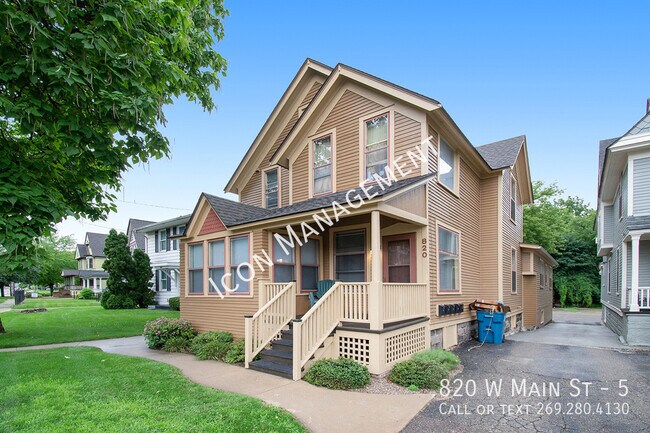 Primary Photo - 820 W Main St